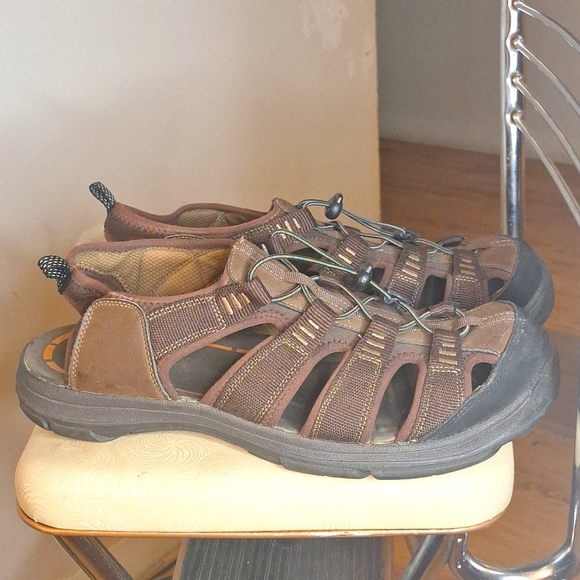 Men's Brown Docker's Sandals - Picture 4 of 8